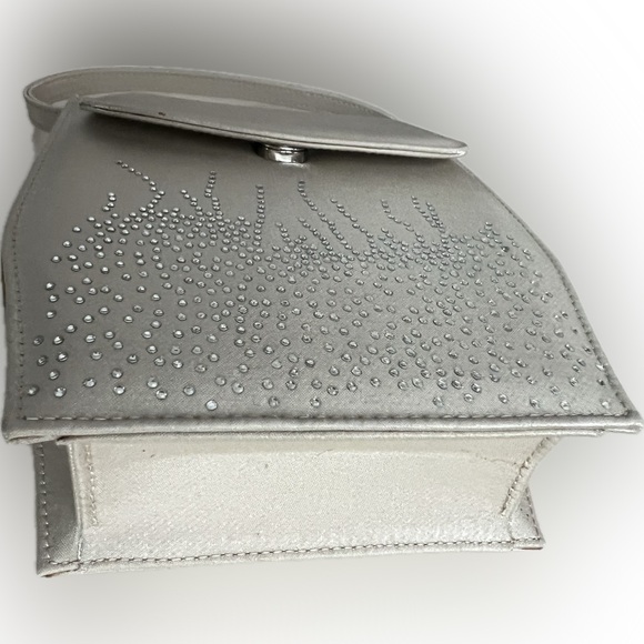 👛Explosion Oyster Sparkle Lame Handbag by Stuart Weitzman | Neutral Beige - Picture 7 of 15